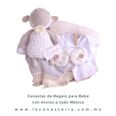 Canastas de regalo para Bebé con colores neutrales